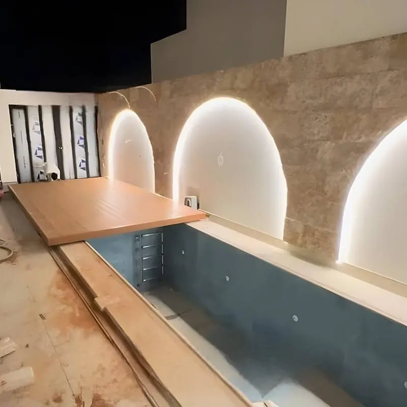 اغطية مسابح متحرك